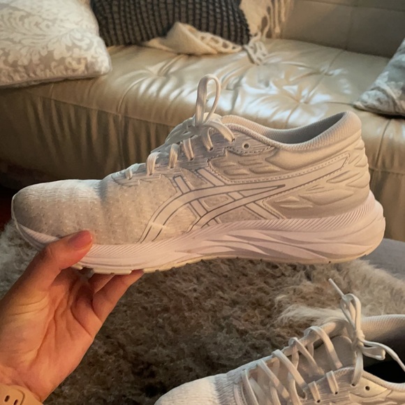 ASICS - Picture 4 of 5